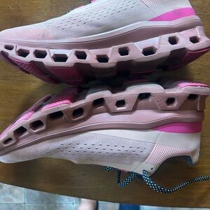 Women’s On Cloud Monster size 8